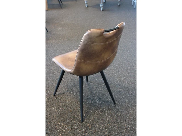 Houten kantinetafel incl. acht eetkamerstoelen mxsofa, afm. tafel 140 x 140 x 79 cm. let op: onderdeel comb... onderdeel van combinatiekavel combinatiekavel van de kavels m470, m471 en m472. - afbeelding 4 van  4