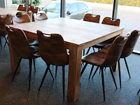 Houten kantinetafel incl. acht eetkamerstoelen mxsofa, afm. tafel 140 x 140 x 79 cm. let op: onderdeel comb... onderdeel van combinatiekavel combinatiekavel van de kavels m470, m471 en m472.