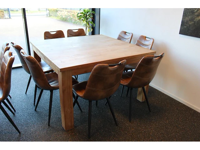 Houten kantinetafel incl. acht eetkamerstoelen mxsofa, afm. tafel 140 x 140 x 79 cm. let op: onderdeel comb... onderdeel van combinatiekavel combinatiekavel van de kavels m470, m471 en m472. - afbeelding 1 van  4