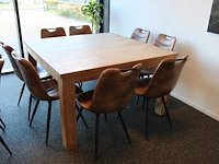 Houten kantinetafel incl. acht eetkamerstoelen mxsofa, afm. tafel 140 x 140 x 79 cm. let op: onderdeel comb... onderdeel van combinatiekavel combinatiekavel van de kavels m470, m471 en m472.