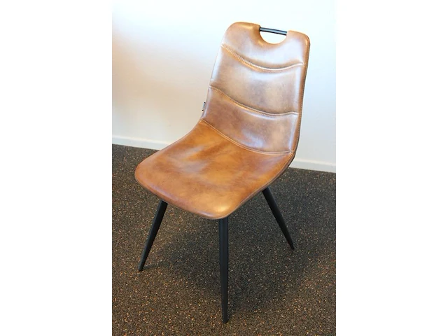 Houten kantinetafel incl. acht eetkamerstoelen mxsofa, afm. tafel 140 x 140 x 79 cm. let op: onderdeel comb... onderdeel van combinatiekavel combinatiekavel van de kavels m470, m471 en m472. - afbeelding 3 van  4