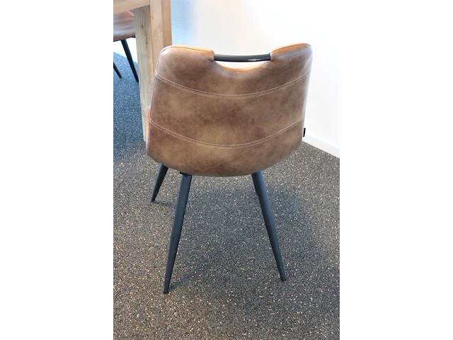 Houten kantinetafel incl. acht eetkamerstoelen mxsofa, afm. tafel 140 x 140 x 79 cm. let op: onderdeel comb... onderdeel van combinatiekavel combinatiekavel van de kavels m470, m471 en m472. - afbeelding 4 van  4