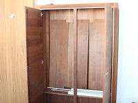 Houten kantoorkast met twee deuren, vermoedelijk bert plantagie. afmeting 130 x 43 cm. hoogte 196 cm - afbeelding 2 van  2