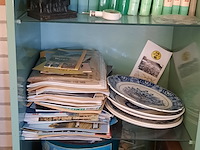 Houten kast met diverse landbouwgidsen - afbeelding 4 van  6