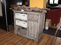 Houten kast met lade, kast en mandjes. afmeting 83 x 33 x 71 cm. - afbeelding 1 van  2