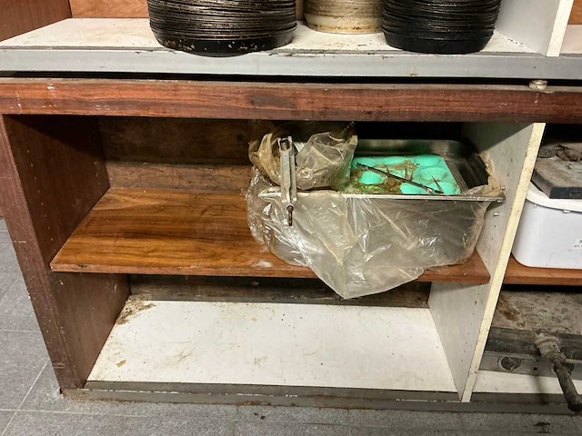 Houten kast met leggers - afbeelding 6 van  8