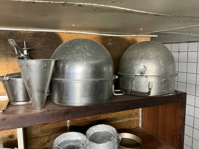 Houten kast met leggers - afbeelding 8 van  8