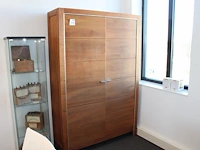 Houten kast met twee deuren en twee laden, vermoedelijk bert plantagie. afmeting 220 x 50 cm. hoogte 80 cm