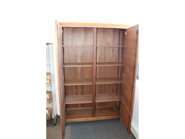 Houten kast met twee deuren en twee laden, vermoedelijk bert plantagie. afmeting 220 x 50 cm. hoogte 80 cm - afbeelding 2 van  2