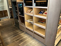 Houten kast met verlichting - afbeelding 3 van  4