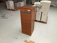 Houten kastje met roldeur - afbeelding 1 van  5