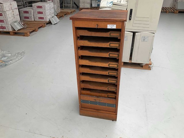 Houten kastje met roldeur - afbeelding 2 van  5