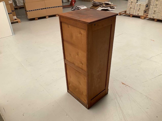 Houten kastje met roldeur - afbeelding 4 van  5