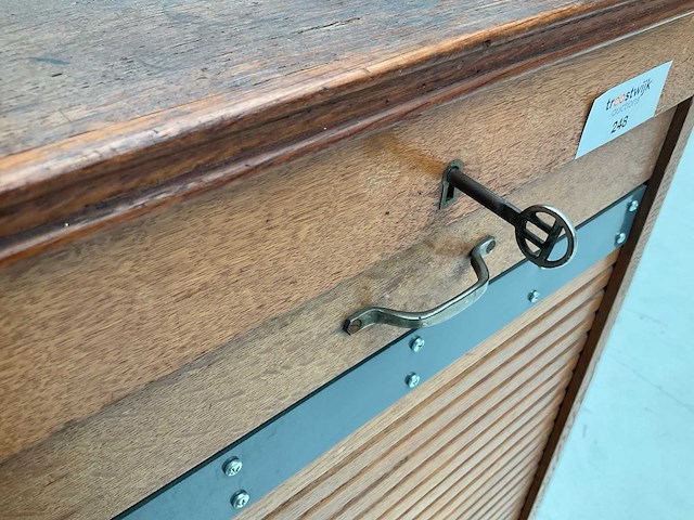 Houten kastje met roldeur - afbeelding 5 van  5