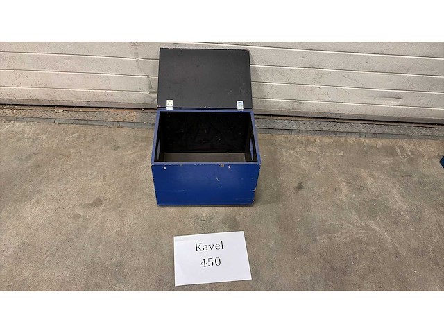 Houten kist met deksel - afbeelding 1 van  1