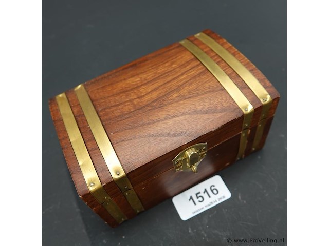 Houten kist met messing afwerking - afbeelding 3 van  5