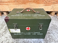 Houten kist met resuscitator - afbeelding 1 van  5