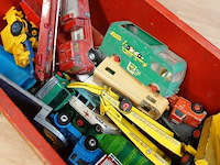 Houten kist op wielen met die-cast schaalmodellen - afbeelding 4 van  5