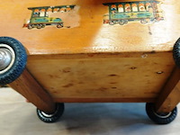 Houten kist op wielen met die-cast schaalmodellen - afbeelding 5 van  5