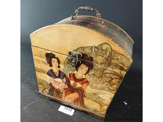 Houten koffer met oosters decor - afbeelding 1 van  5
