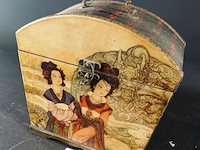 Houten koffer met oosters decor - afbeelding 1 van  5