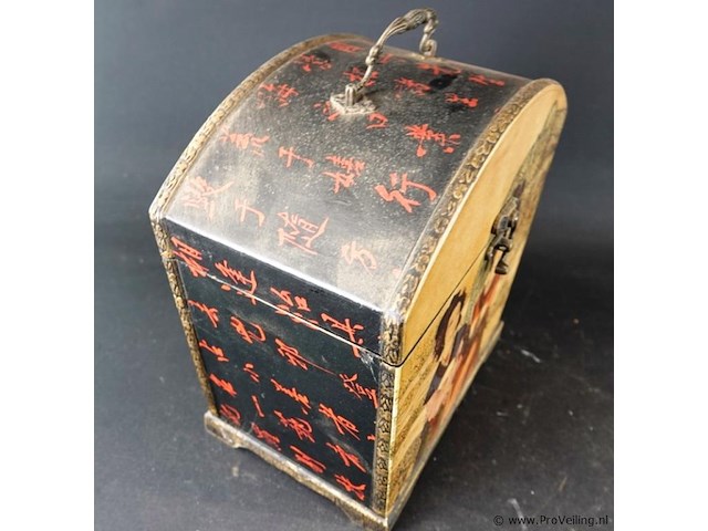 Houten koffer met oosters decor - afbeelding 3 van  5