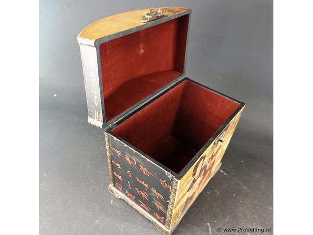 Houten koffer met oosters decor - afbeelding 4 van  5