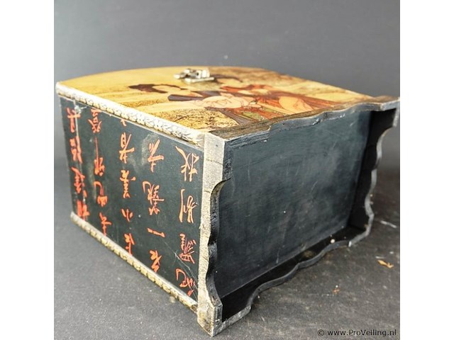 Houten koffer met oosters decor - afbeelding 5 van  5