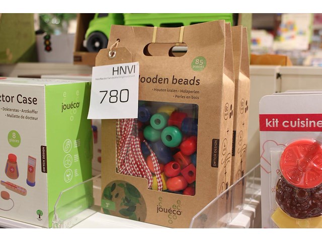Houten kralen youeco in twee verpakkingen. - afbeelding 1 van  2