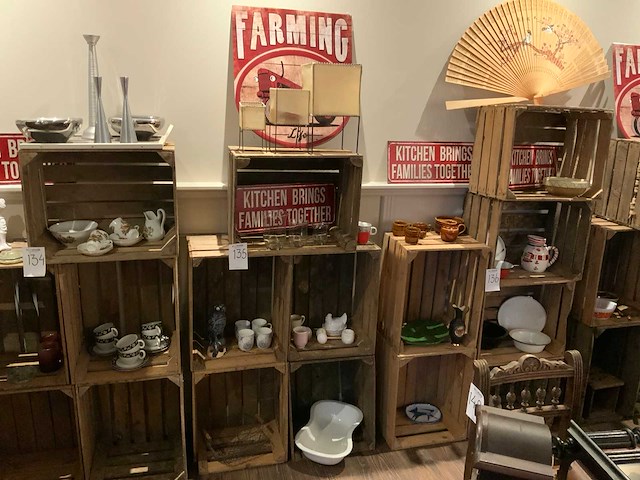 Houten kratten inclusief inhoud (5x) - afbeelding 1 van  4