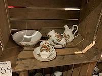 Houten kratten met inhoud (5) - afbeelding 2 van  6