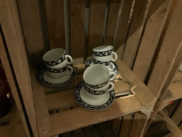 Houten kratten met inhoud (5) - afbeelding 5 van  6