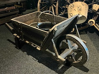 Houten kruiwagen - afbeelding 2 van  4