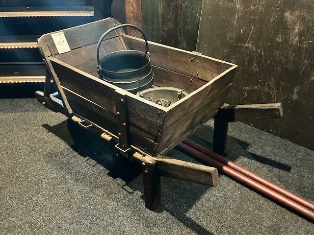 Houten kruiwagen - afbeelding 3 van  4