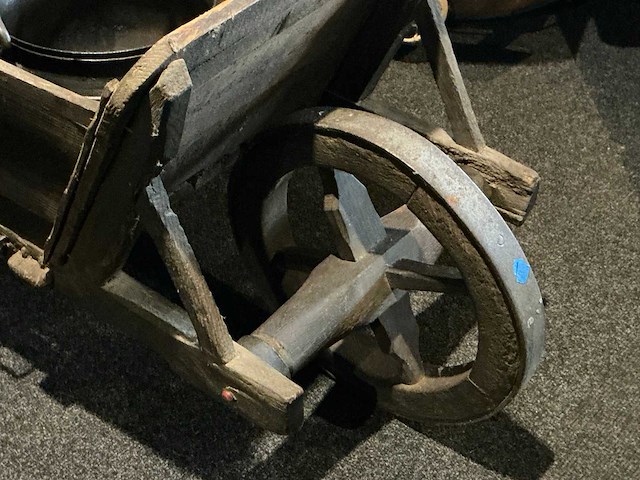 Houten kruiwagen - afbeelding 4 van  4