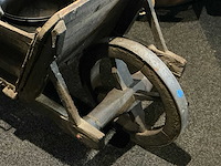 Houten kruiwagen - afbeelding 4 van  4