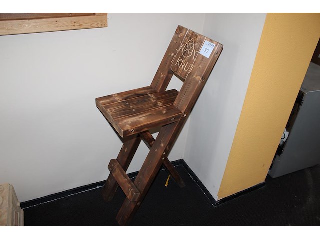 Houten kruk met reclame opdruk 't krut. - afbeelding 1 van  2