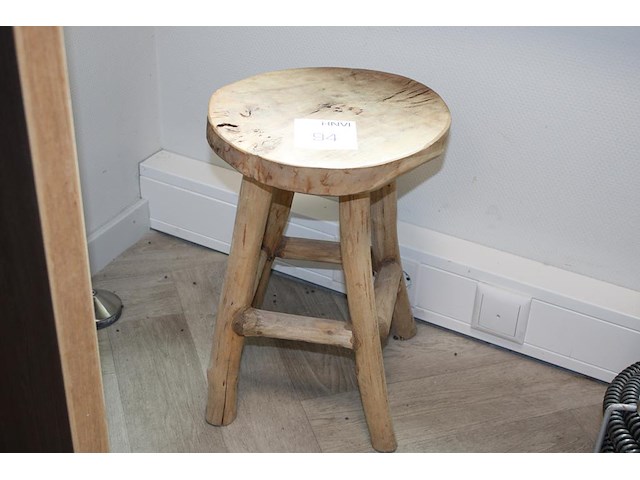 Houten krukje hoogte 42 cm. - afbeelding 1 van  2