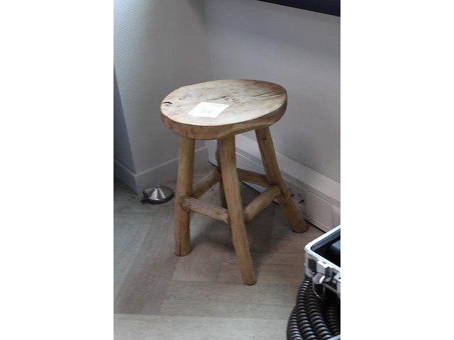 Houten krukje hoogte 42 cm. - afbeelding 2 van  2