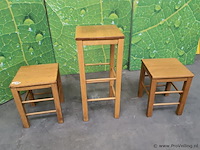 Houten krukken - 3 stuks - afbeelding 1 van  3