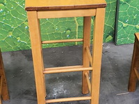 Houten krukken - 3 stuks - afbeelding 2 van  3