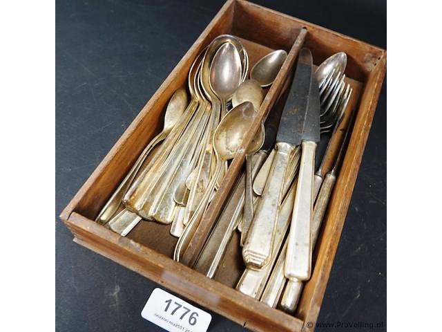 Houten lade met bestek - afbeelding 2 van  4