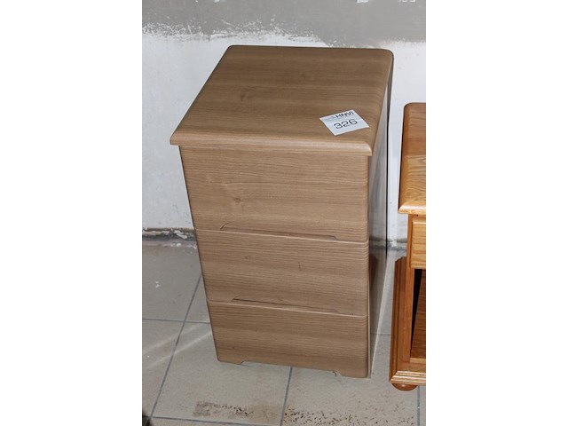 Houten ladekastje met drie lades. afmeting 39 x 40 x 65 cm. - afbeelding 2 van  2