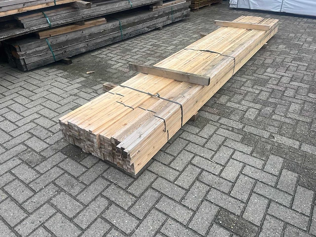 Houten latten 4200x35x22mm 210 stuks 882m1 - afbeelding 1 van  3