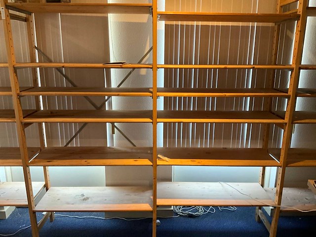 Houten legbordstelling 5 meter - afbeelding 3 van  3