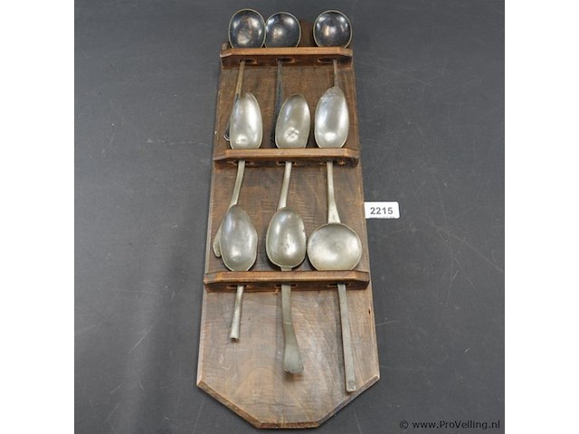Houten lepelrek met antieke lepels - afbeelding 2 van  5