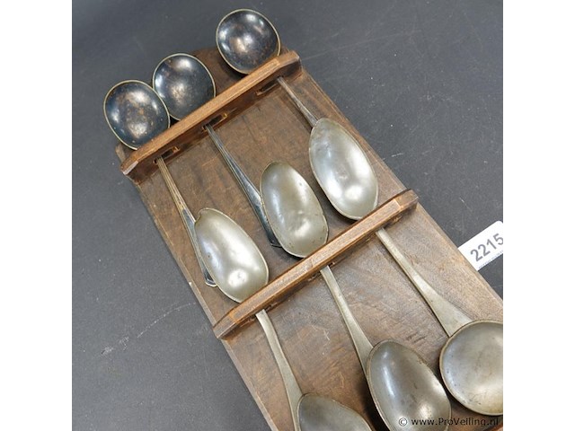 Houten lepelrek met antieke lepels - afbeelding 3 van  5
