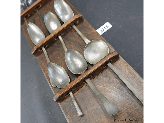 Houten lepelrek met antieke lepels - afbeelding 4 van  5
