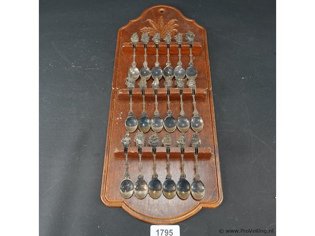 Houten lepelrek met lepeltjes - afbeelding 1 van  5