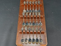 Houten lepelrek met lepeltjes - afbeelding 1 van  5